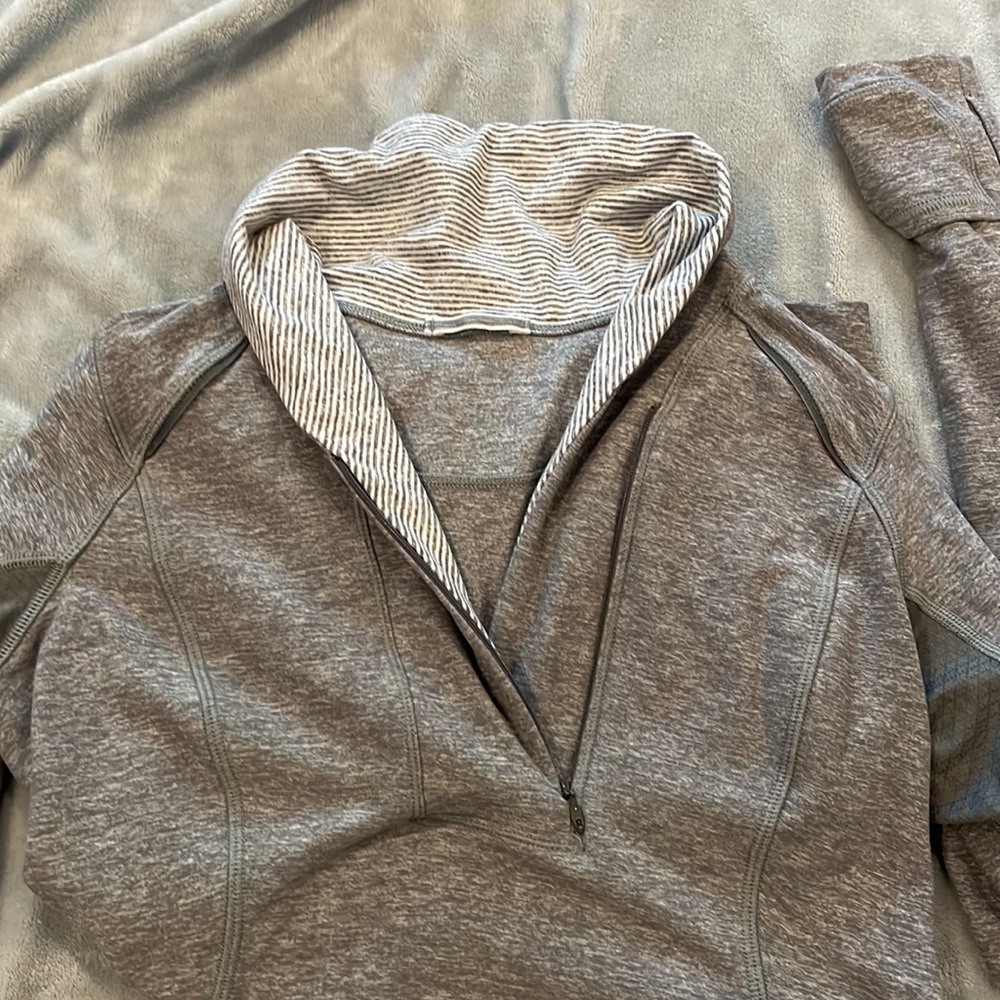 Lululemon Think Fast pullover
